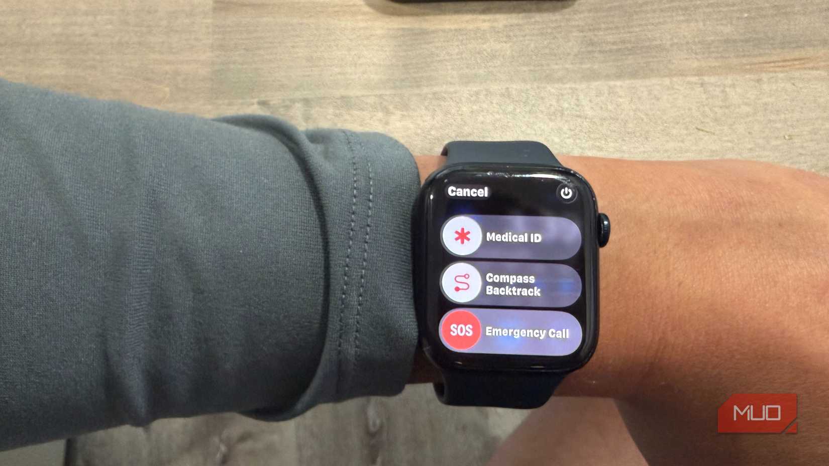 apple watch emergency call