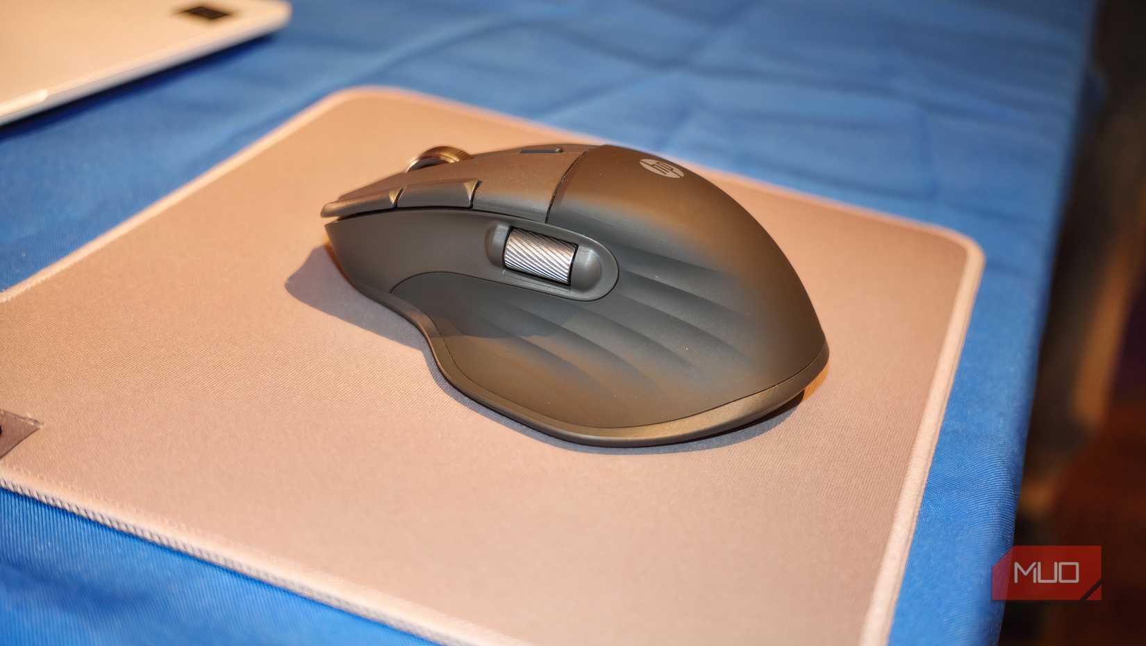 The HP Ultra-Fast-Scroll Wireless Mouse 780M on a gray mousepad.