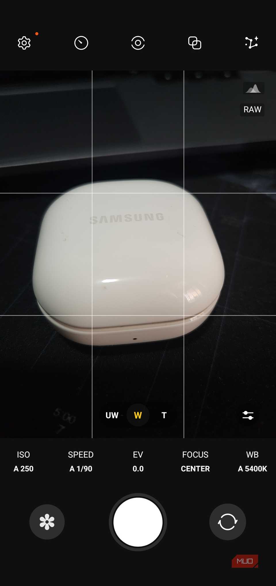 Expert RAW app on Galaxy phone