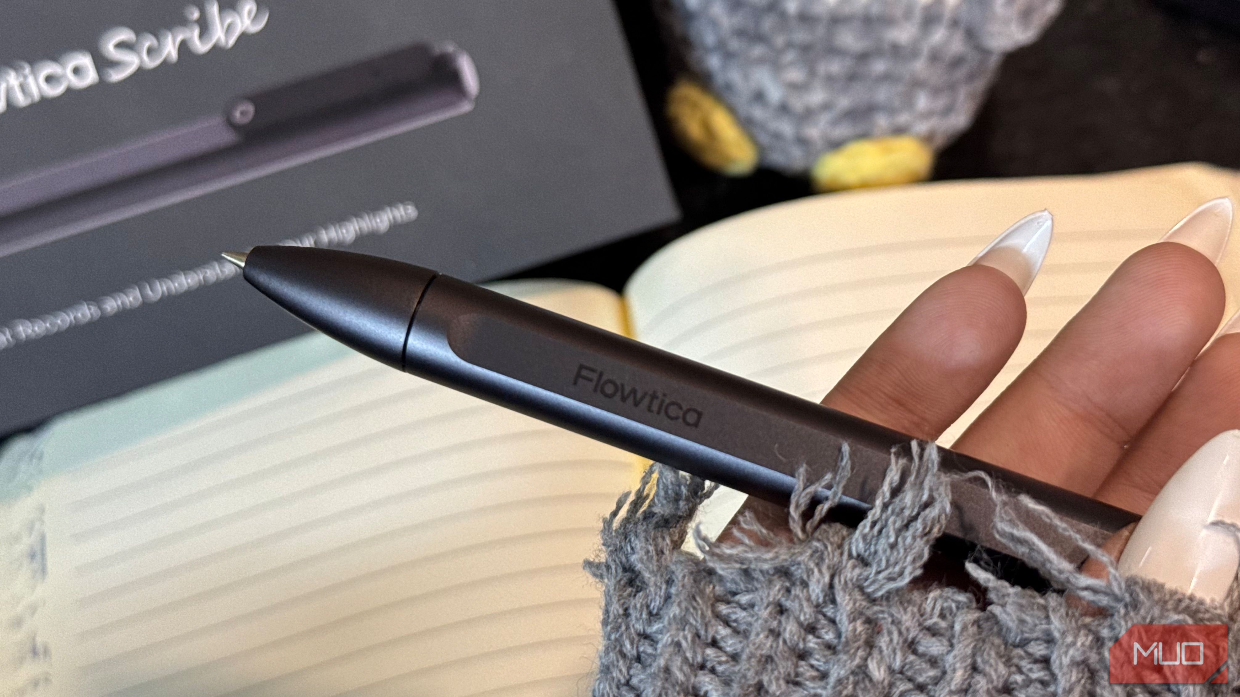 flowtica-scribe-in-hand-1.jpeg