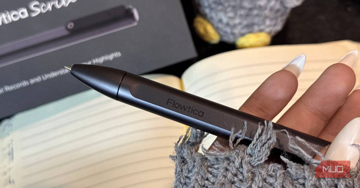 flowtica scribe AI ペン flowtica-scribe-in-hand-1.jpeg