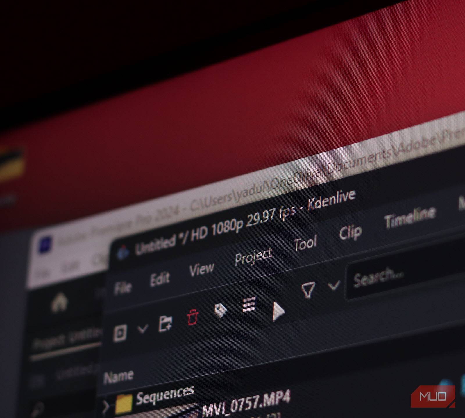 kdenlive-and-premiere-pro-open
