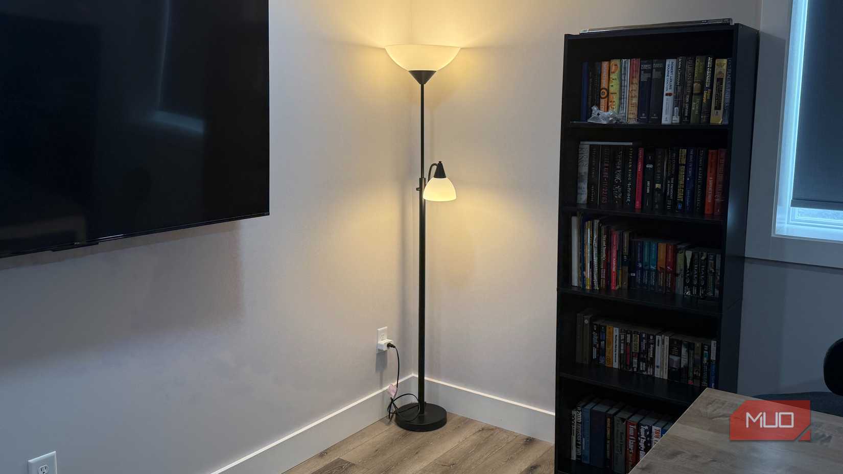lamp plugged into amazon smart plug