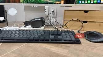 logitech keyboard and mouse and airpod pros charging on topgreener usb outlet
