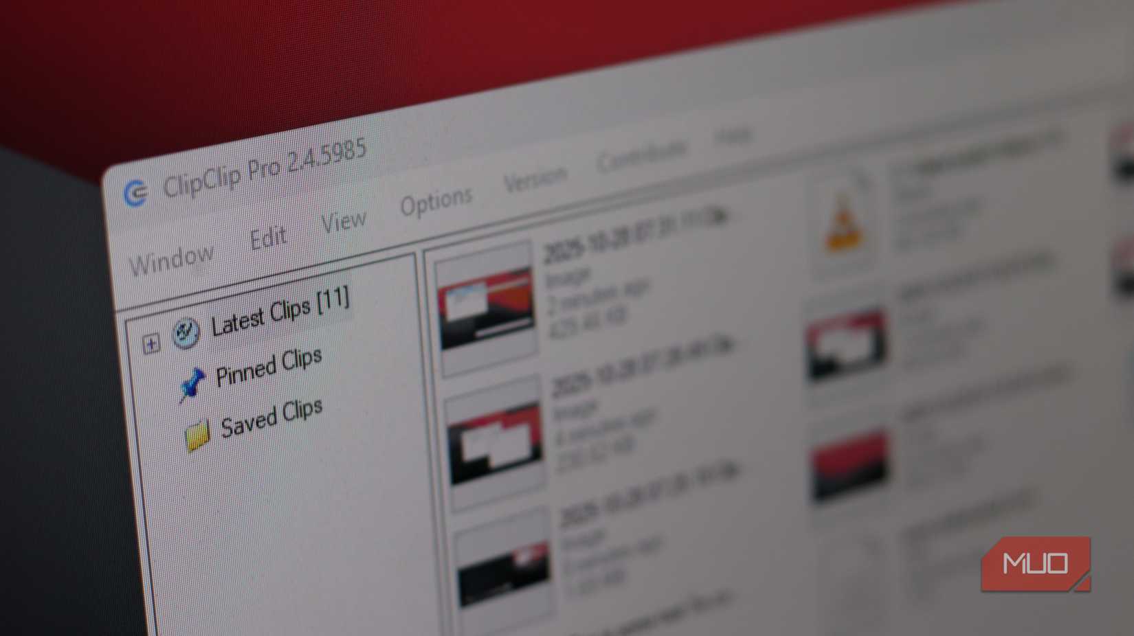 Pinned and Saved clips folders in ClipClip.