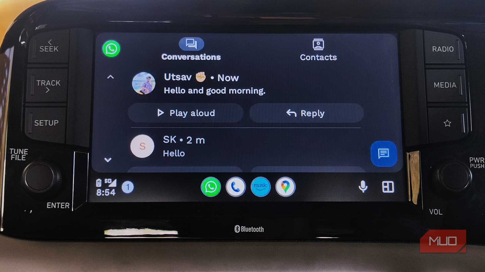 Recent messages on WhatsApp in Android Auto.