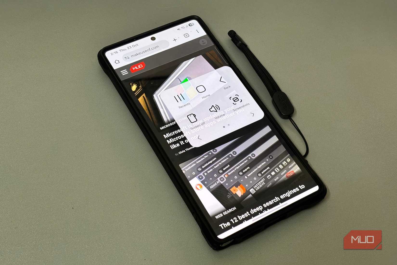Samsung phone showing the Assistant menu with screenshot option