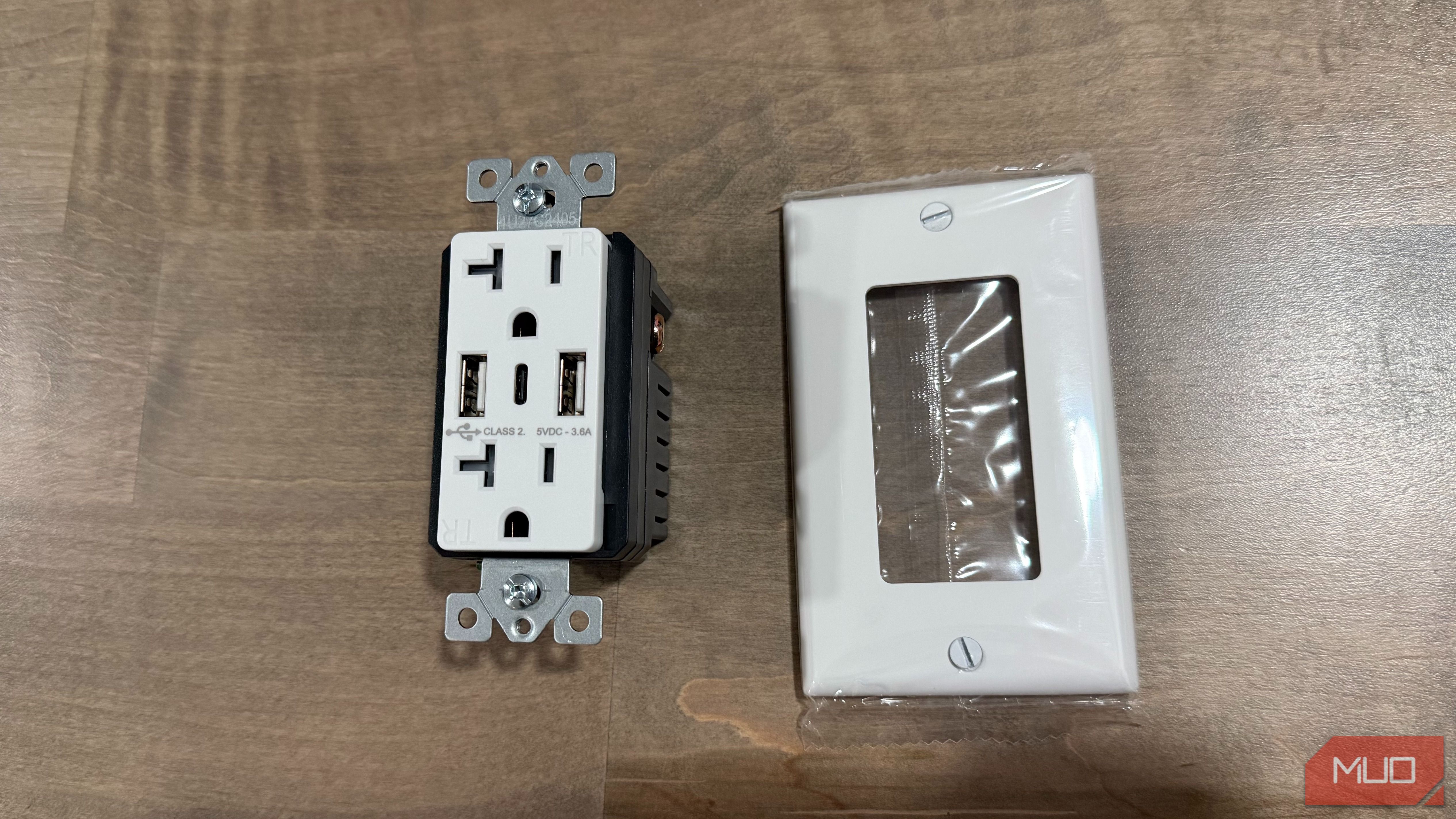topgreener usb outlet with wall plate on desk