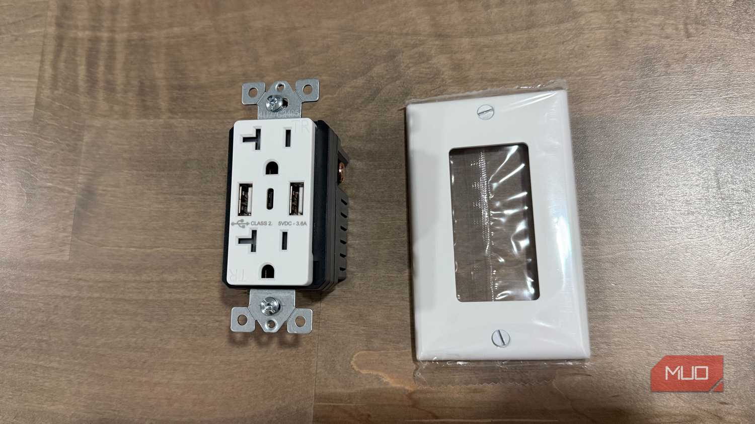topgreener usb outlet with wall plate on desk