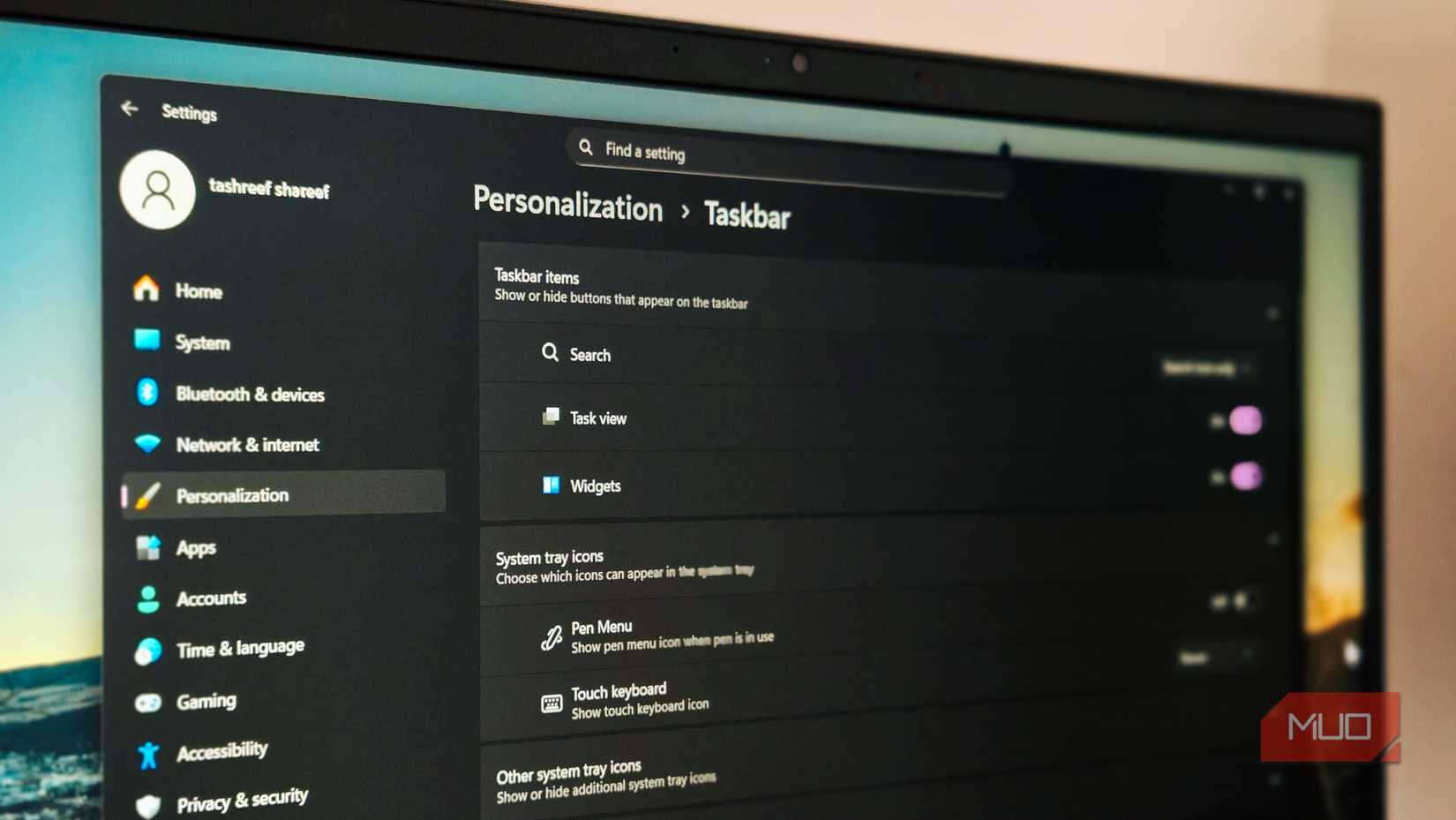 Windows 11 settings page showing the taskbar settings
