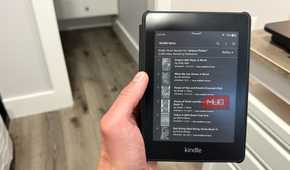2018 kindle paperwhite in hand