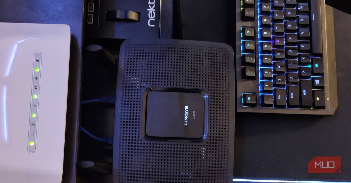 Linksys WRT54GL Router Wireless-G Con Switch A 4 Porte, Open Source Linux, Velocità 54 Mbps, Sicurezza WPA2, Perfetto Per Personalizzazioni E Rete Domestica
