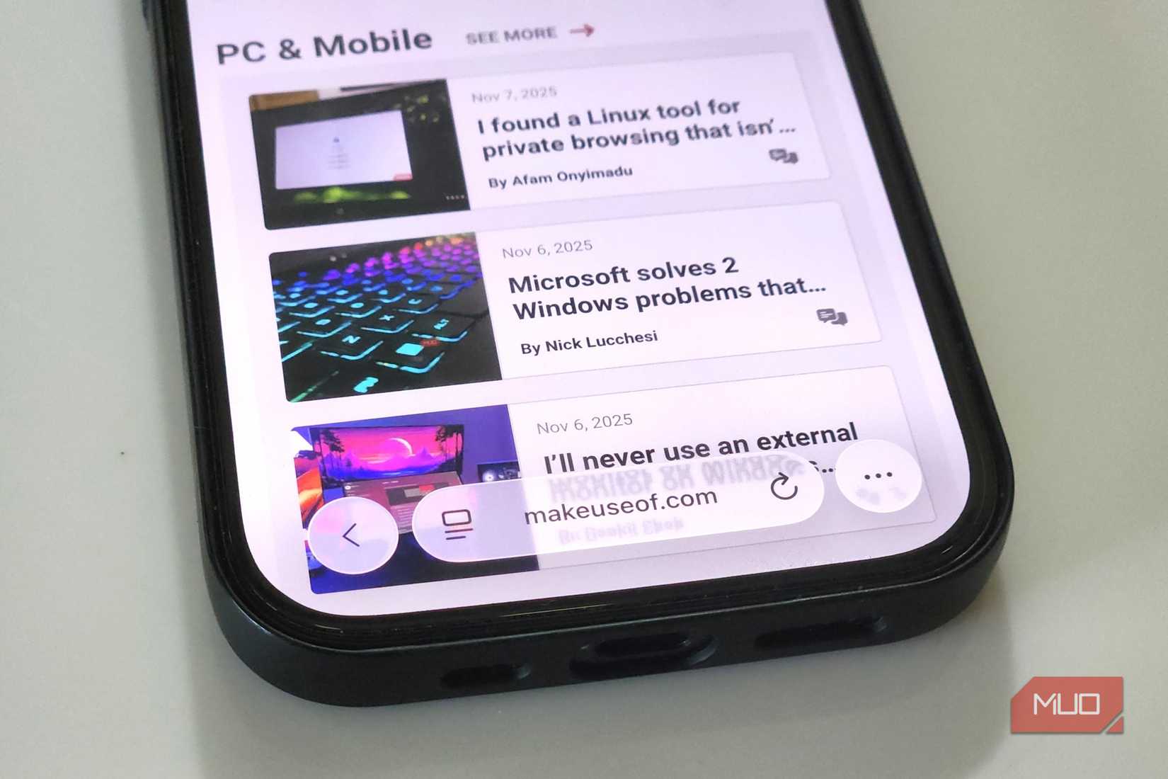 Close up of Safari URL bar on iPhone