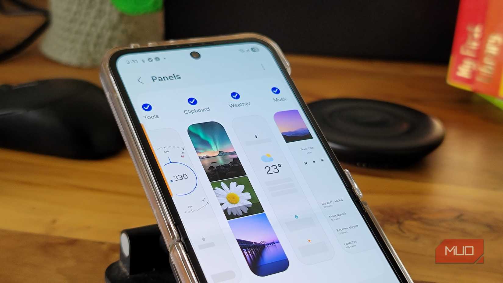 Samsung Galaxy Z Flip 6でEdgeパネルが開かれ、AI Selectが利用可能な様子