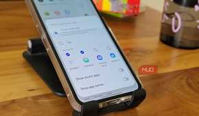 Edge Panel settings open in Samsung Galaxy Z Flip 6