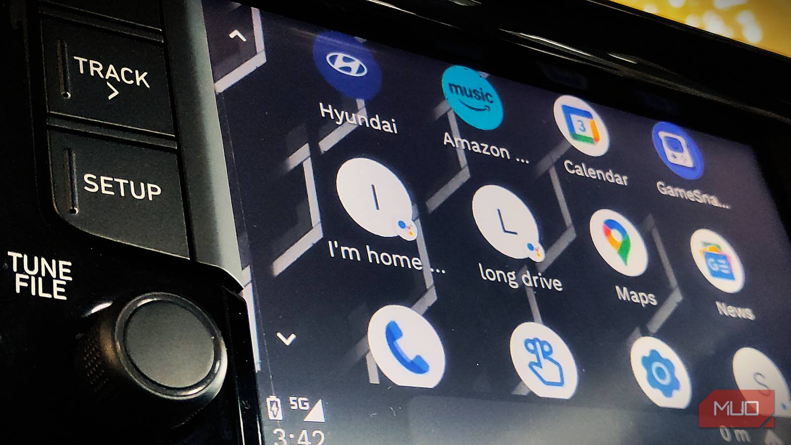 Assistant routines shortcuts visible in in-car console on Android Auto launcher.