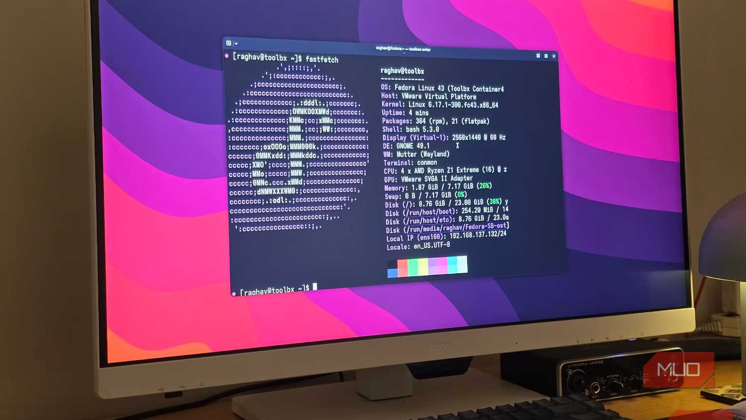 Fedora Silverblue running on a computer with Fastfetch open in a terminal