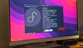 Fedora Silverblue running on a computer with Fastfetch open in a terminal