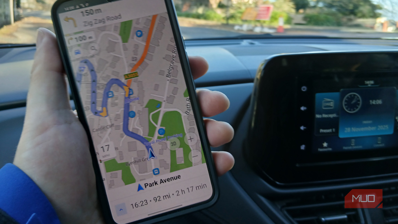 La interfaz de mapas sin conexión de OsMand en un teléfono móvil.