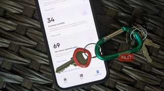 Passkeys Prompt on 1Password iPhone With Keyring Near Device
