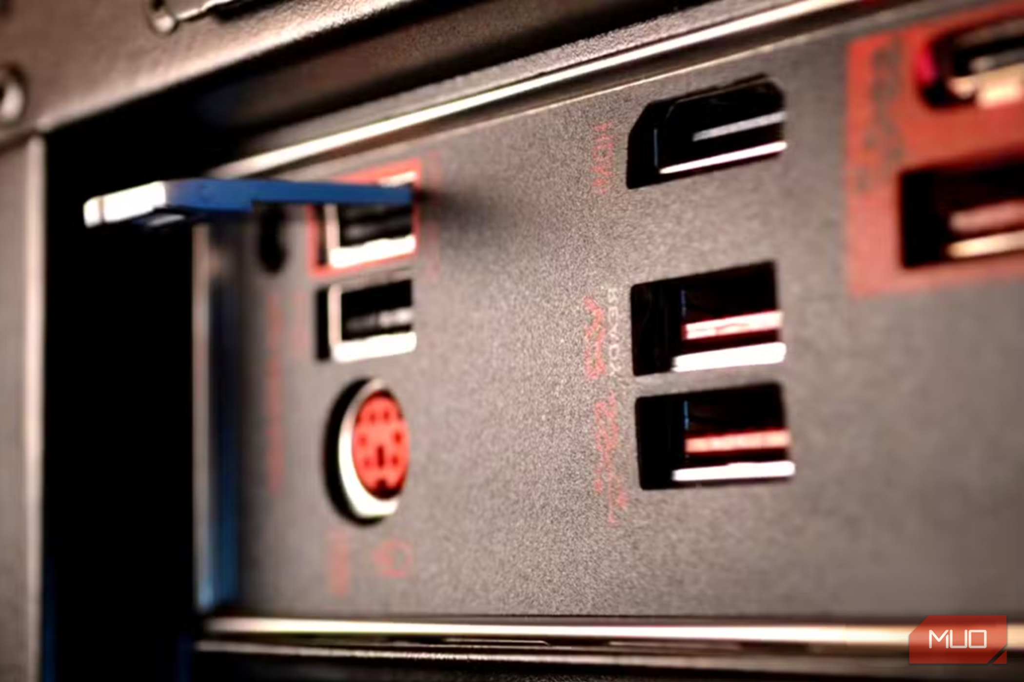 These motherboard ports ruled tech for decades, then vanished almost ...