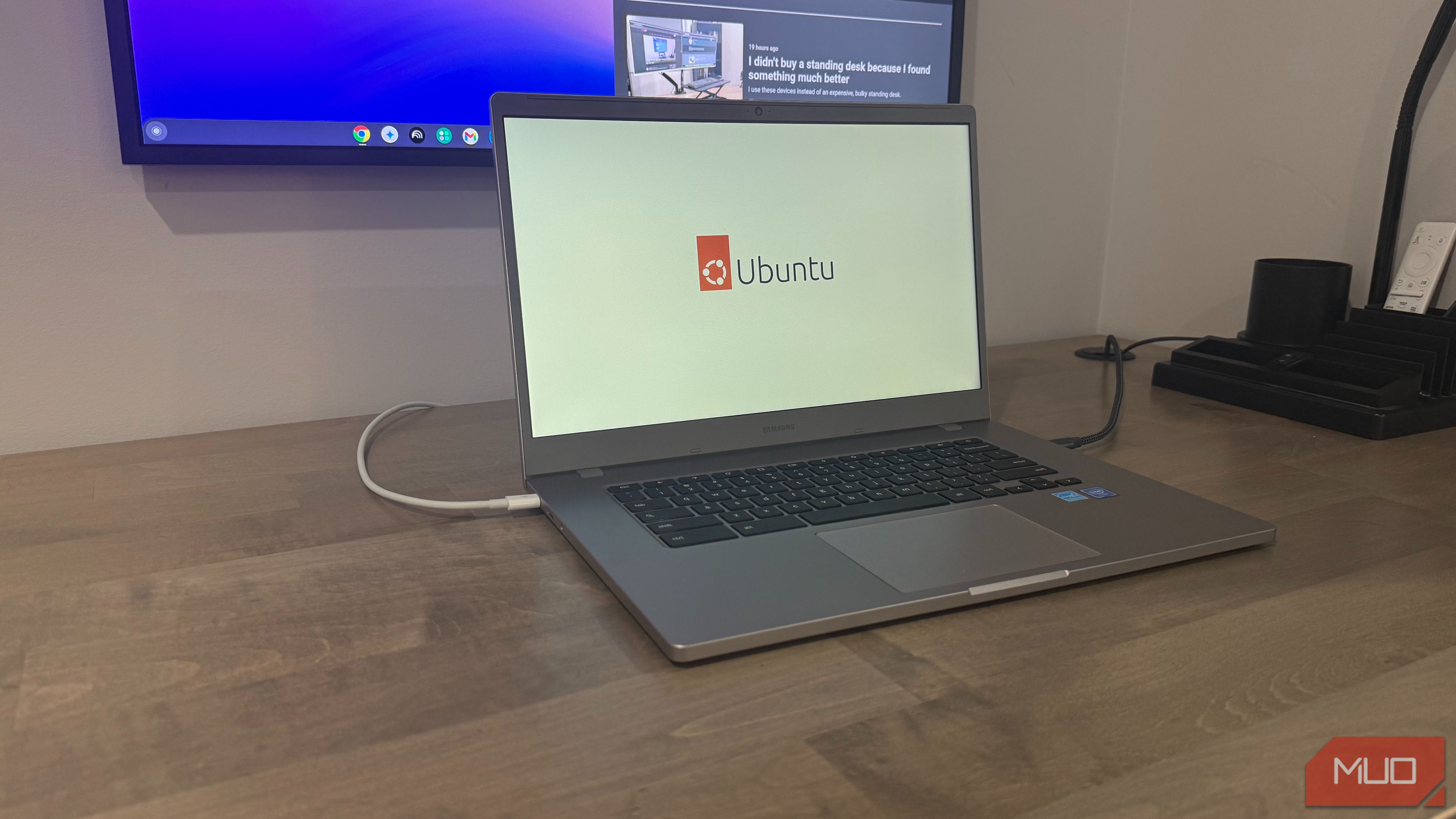 Samsung Chromebook with Ubuntu displayed