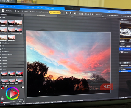 آفینیتی روی مانیتور