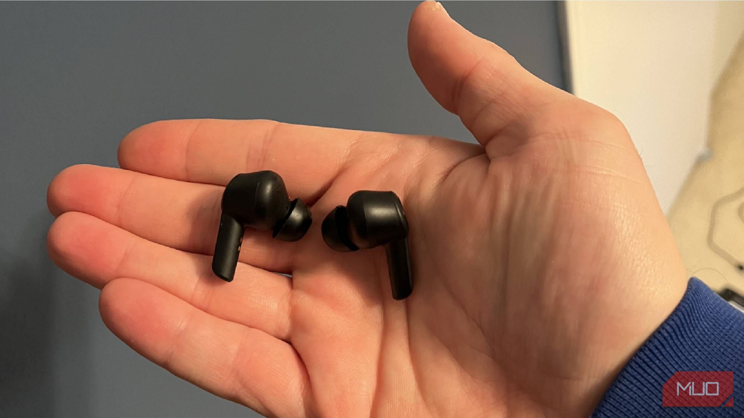 Holding Soundpeats T3 earbuds