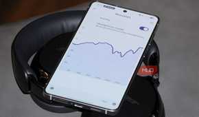 The Wavelet app open atop a pair of Bose headphones.
