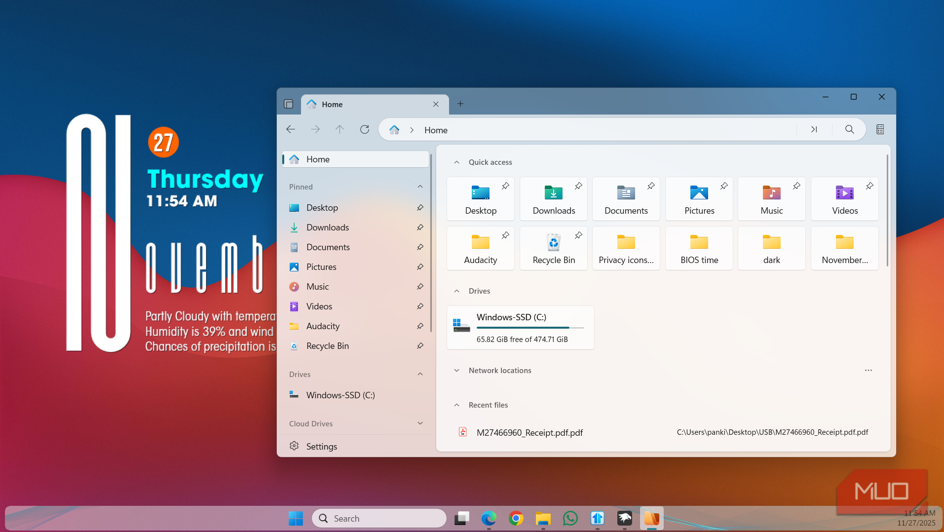 Windows 11 dekstop with Files app in acrylic theme
