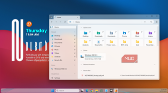Windows 11 dekstop with Files app in acrylic theme