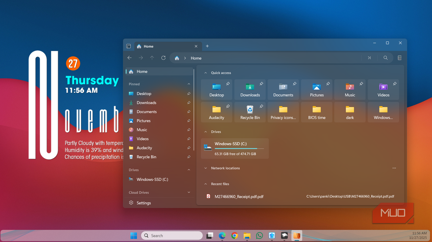 Windows 11 dekstop with Files app in dark mode acrylic