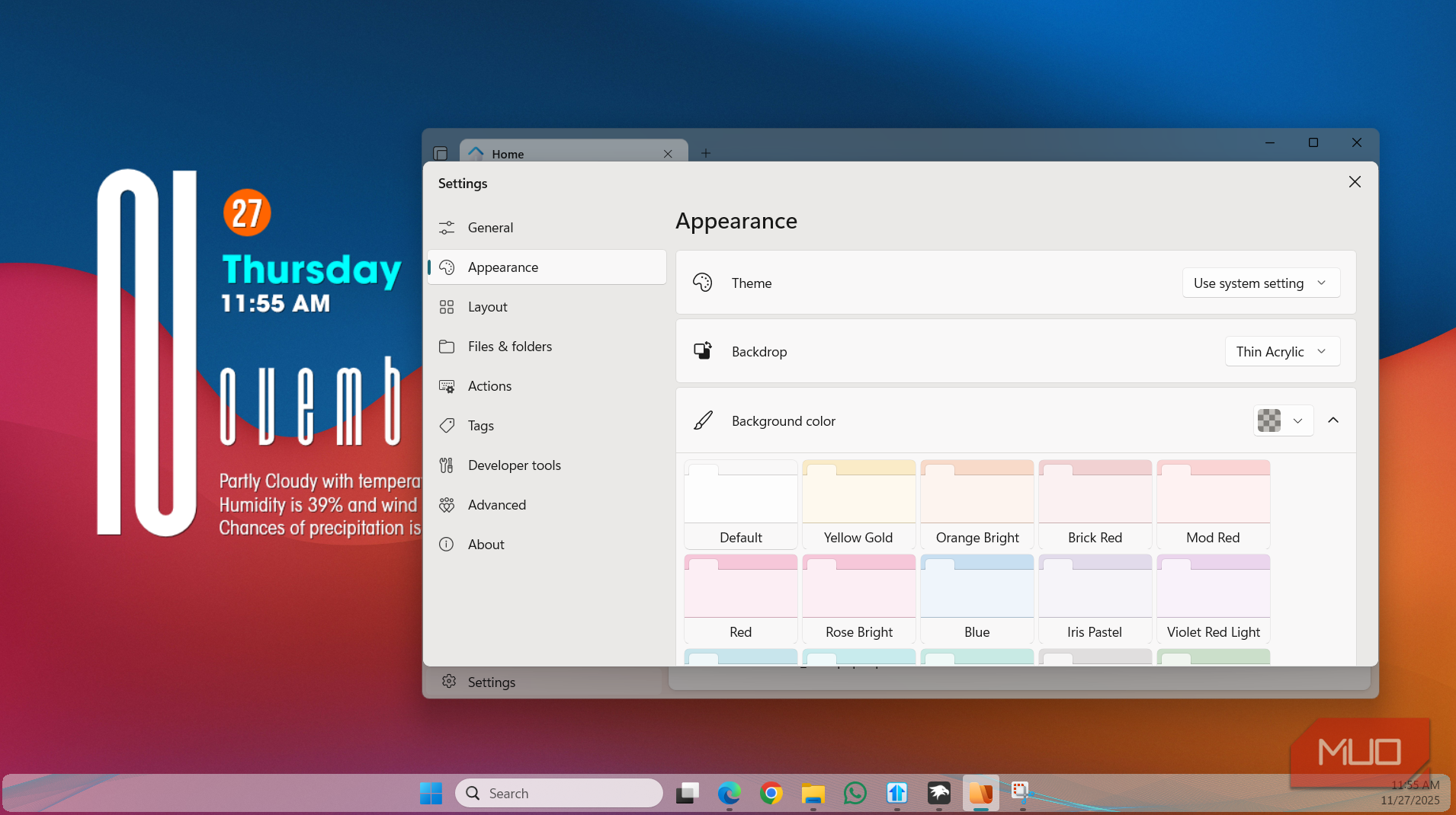 Windows 11 dekstop with Files app themes tab