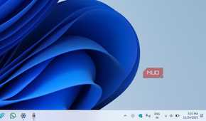 Windows taskbar showing location and microphone icons