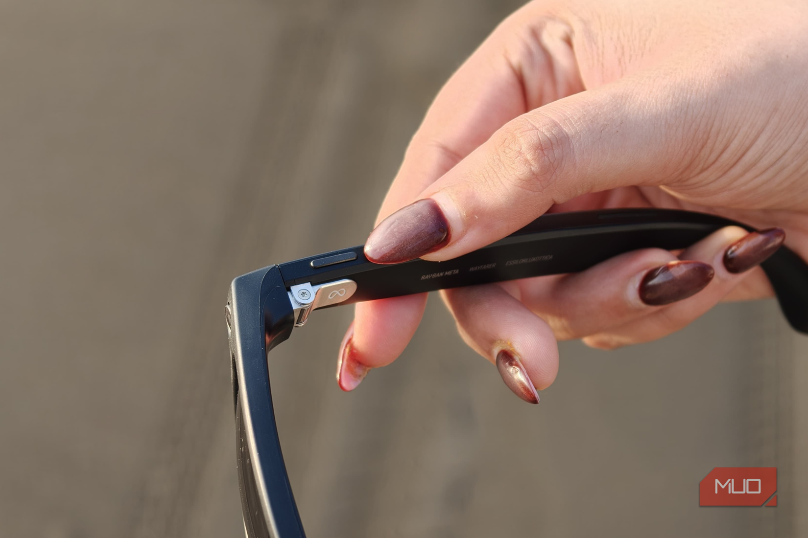 Meta Ray-Ban physical button for recording