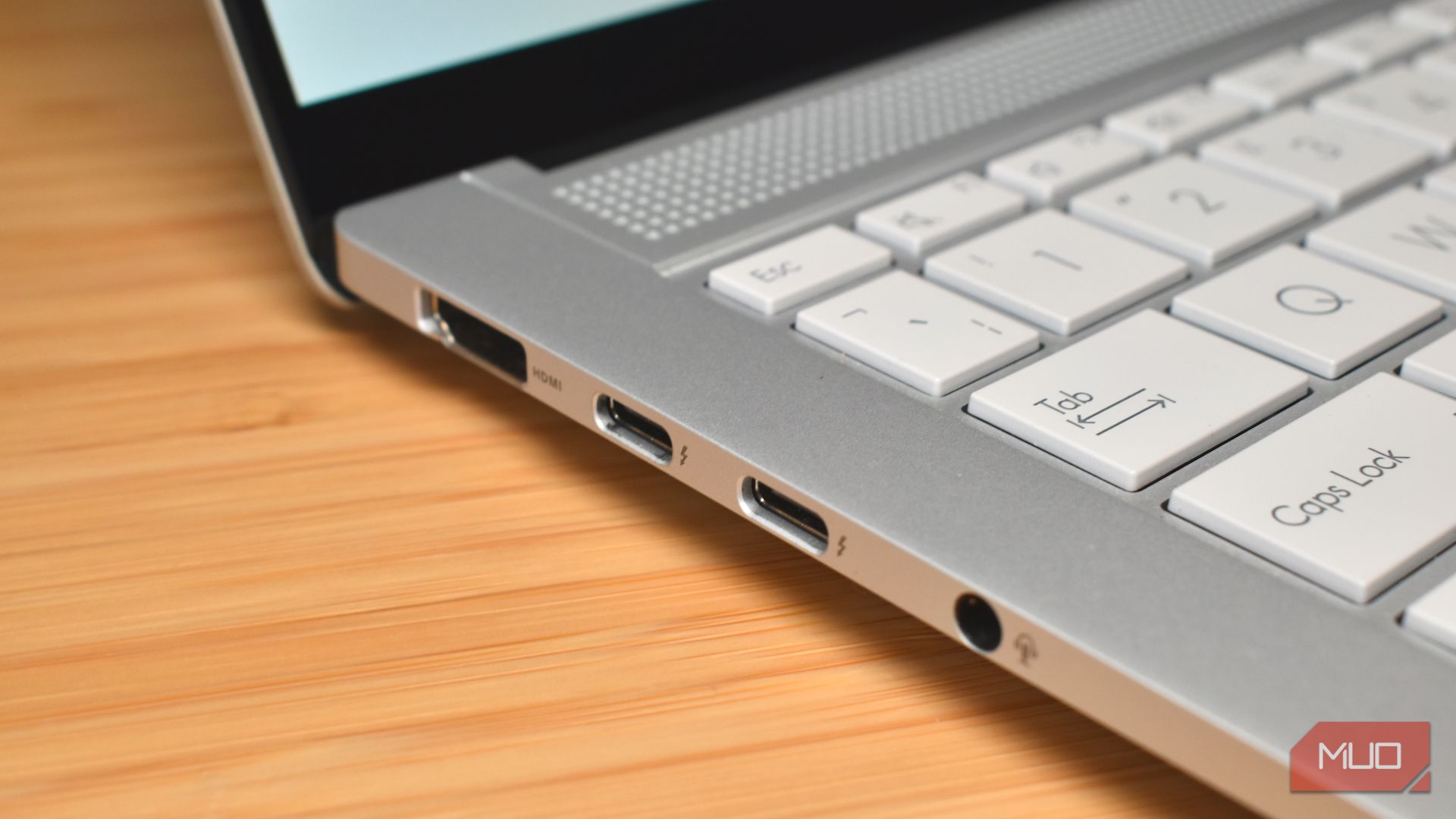 asus zenbook s14 2025 thunderbolt ports