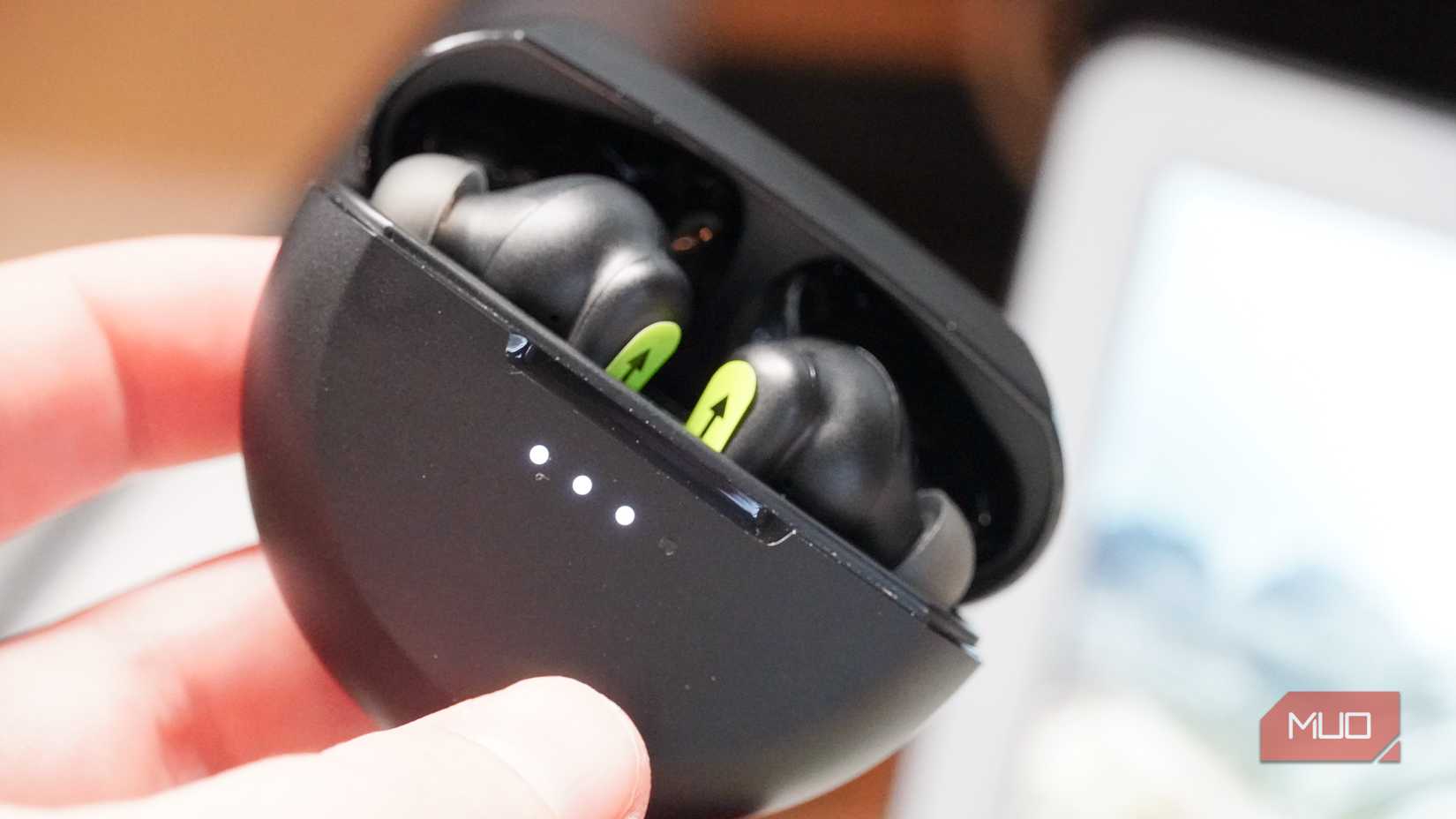 Belkin SoundForm Rhythm ANC in their case.