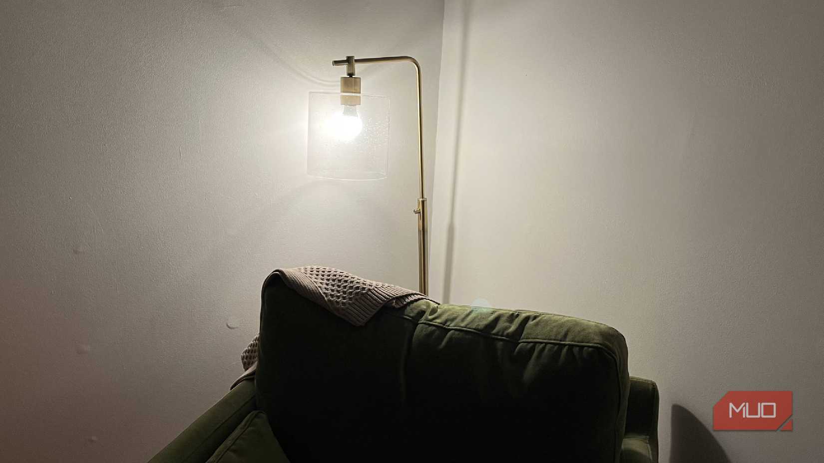 A smart bulb behind a chair in a lamp at 100%
