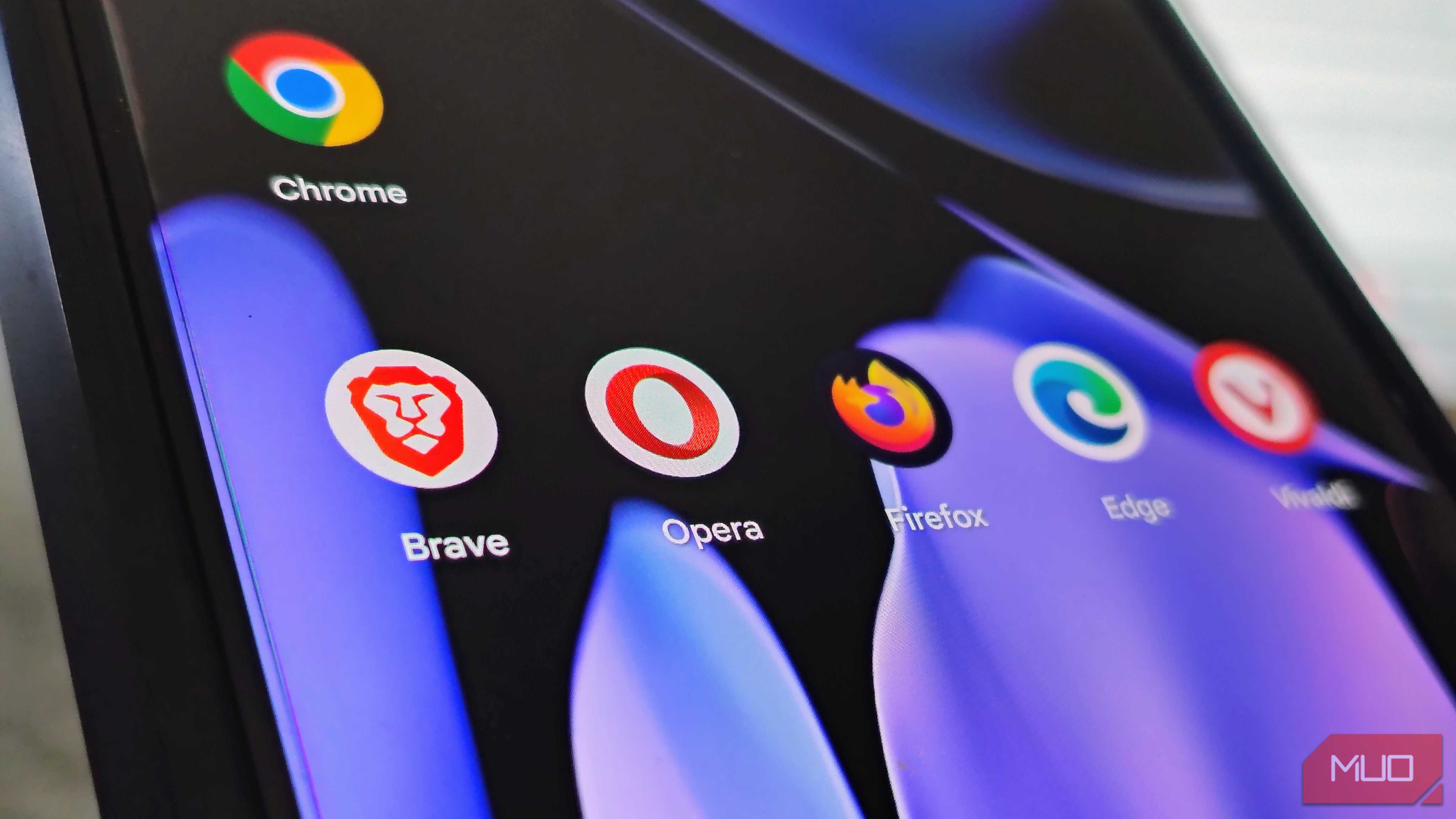 Android home screen with multiple browsers.