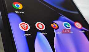 Android home screen with multiple browsers.
