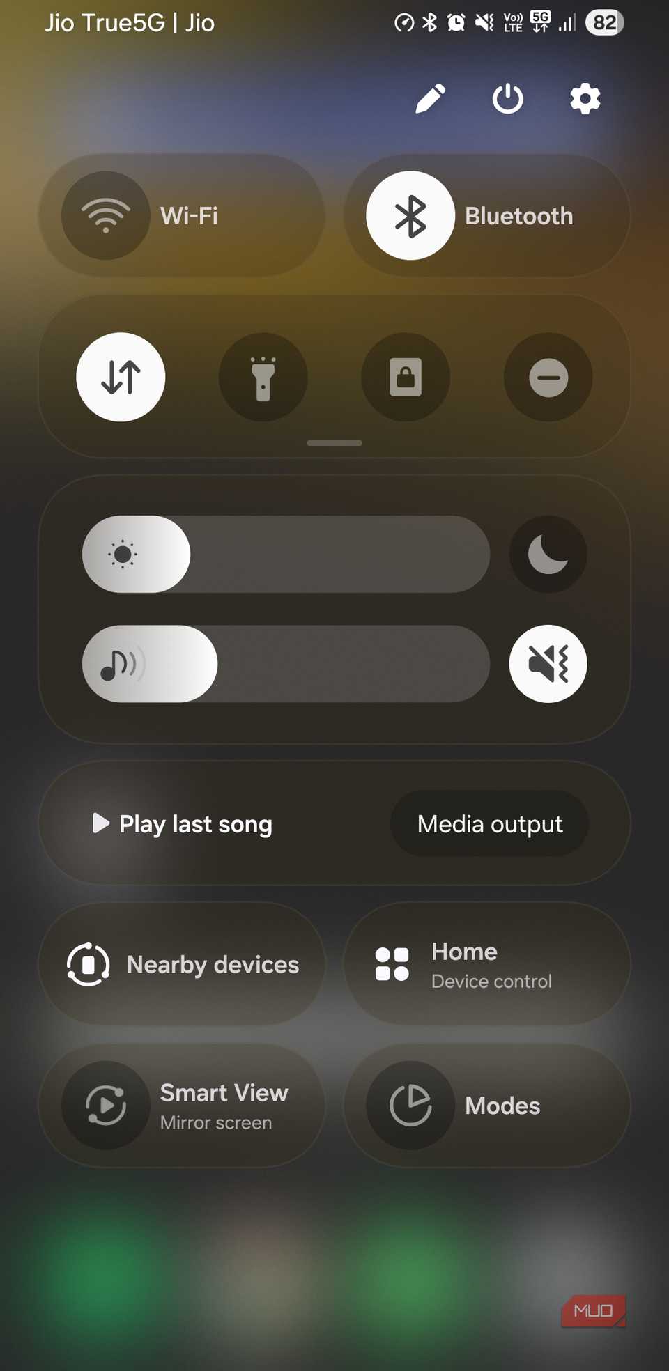 Default quick setings panel on Samsung phone