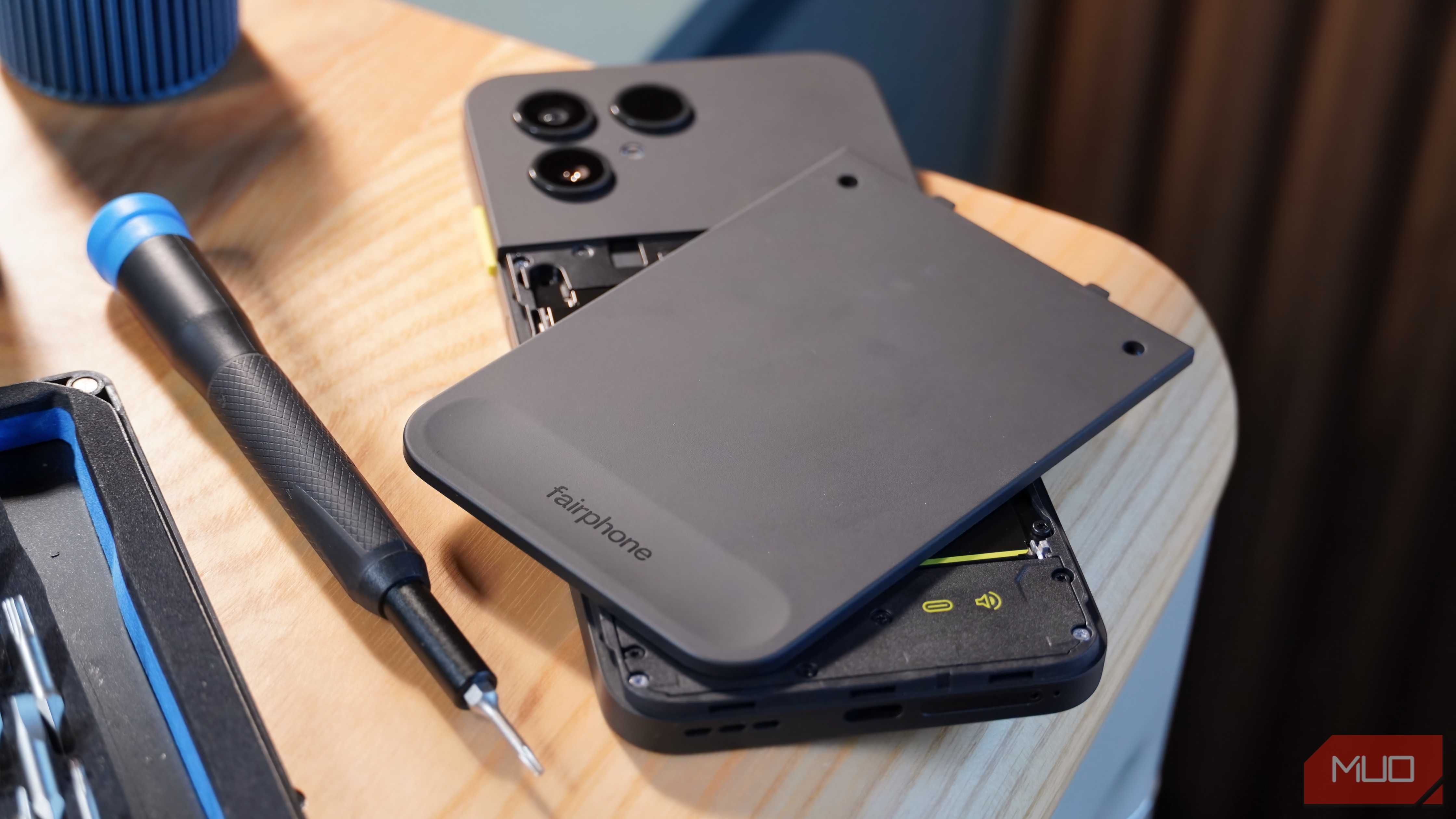 The Fairphone 6 with the back panel removed.