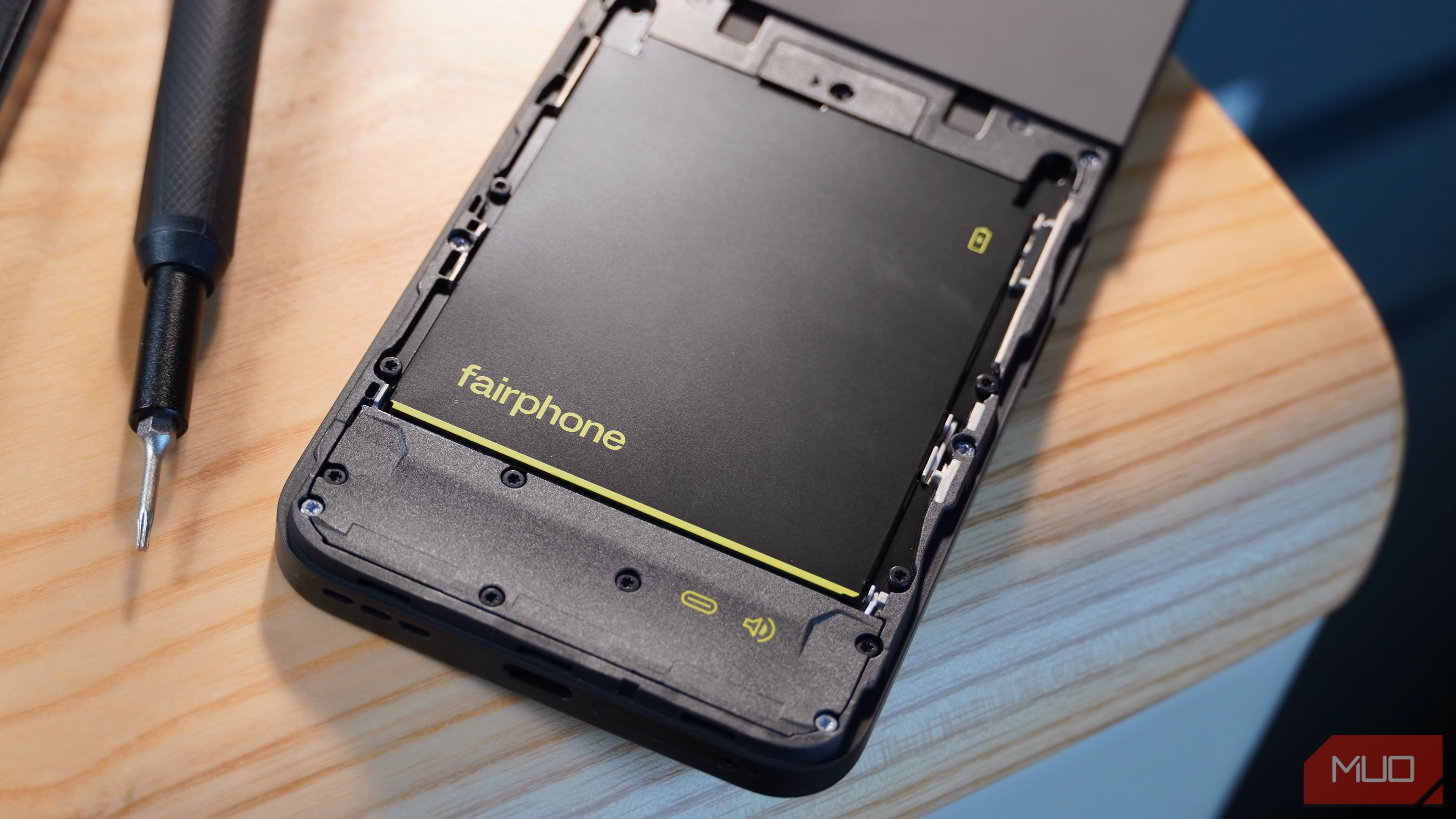 The battery on the Fairphone 6.