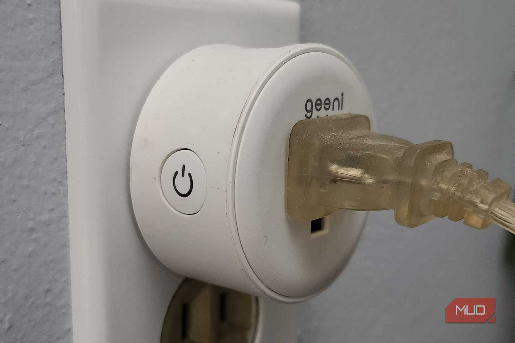 Geeni Smart Plug with an older ceiling light attached