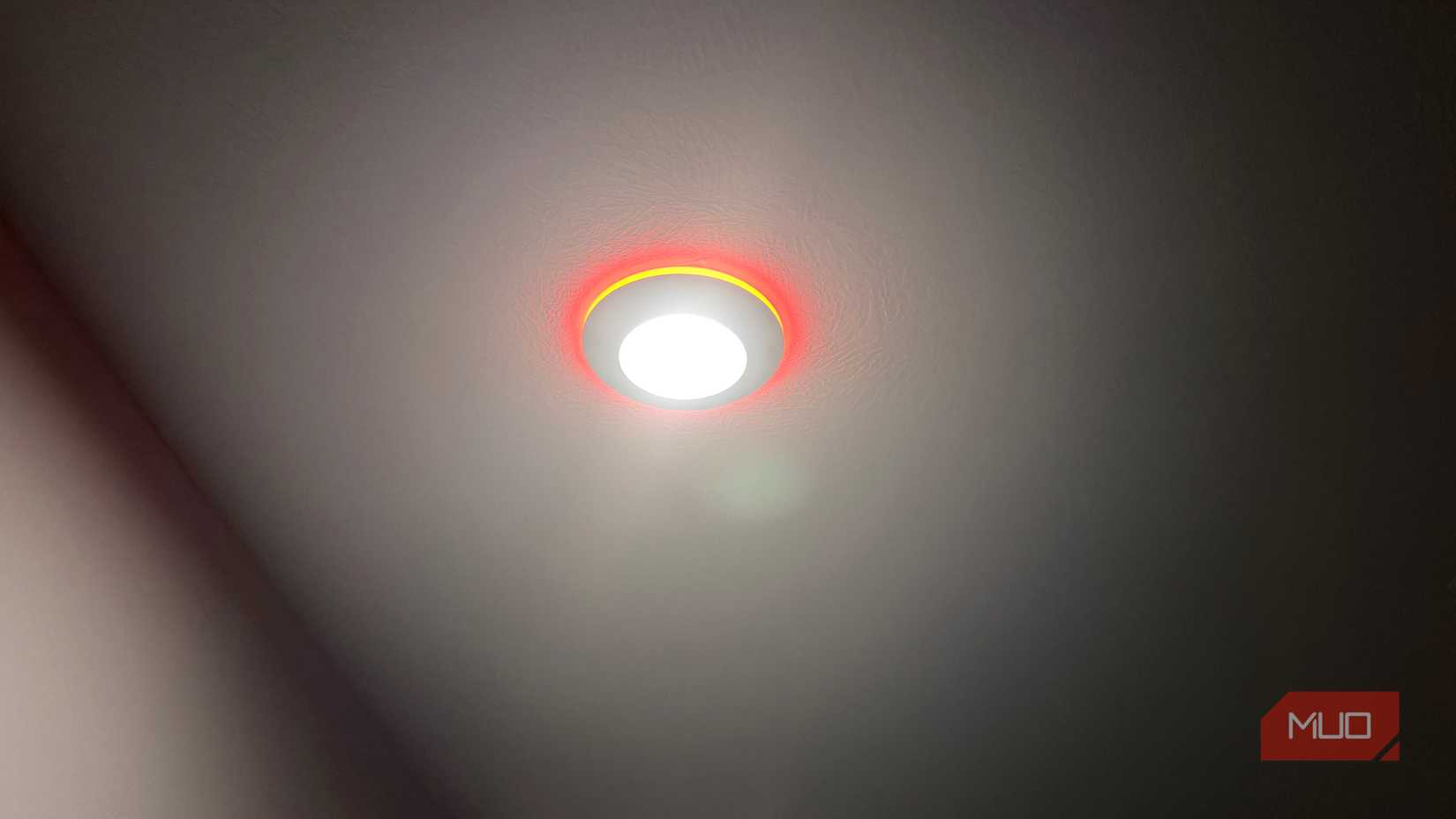 লুমরি কমলা আংটি দিয়ে আলোকিত করতে পারেন