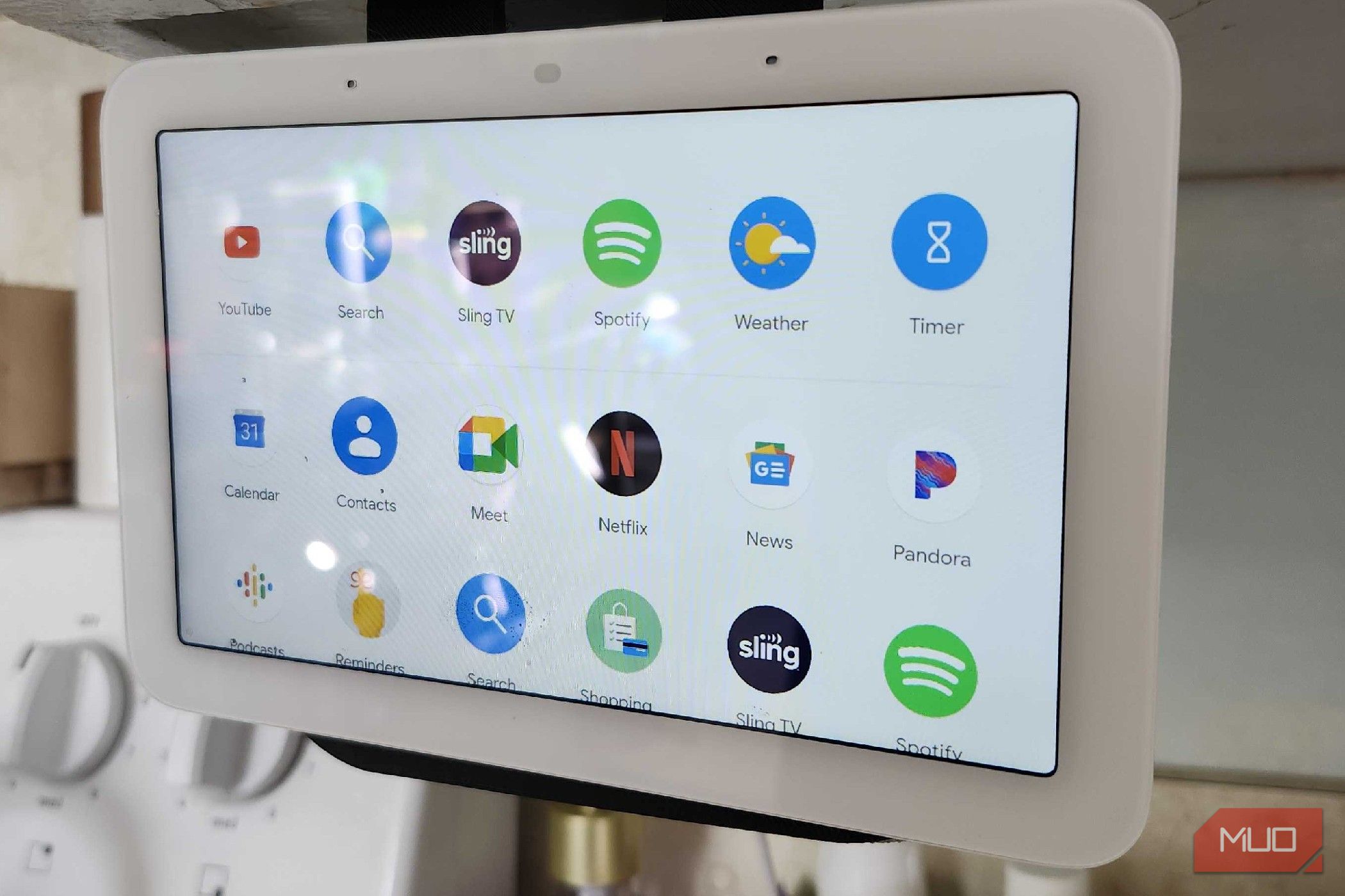 Menu Nest Hub Alternate Angle