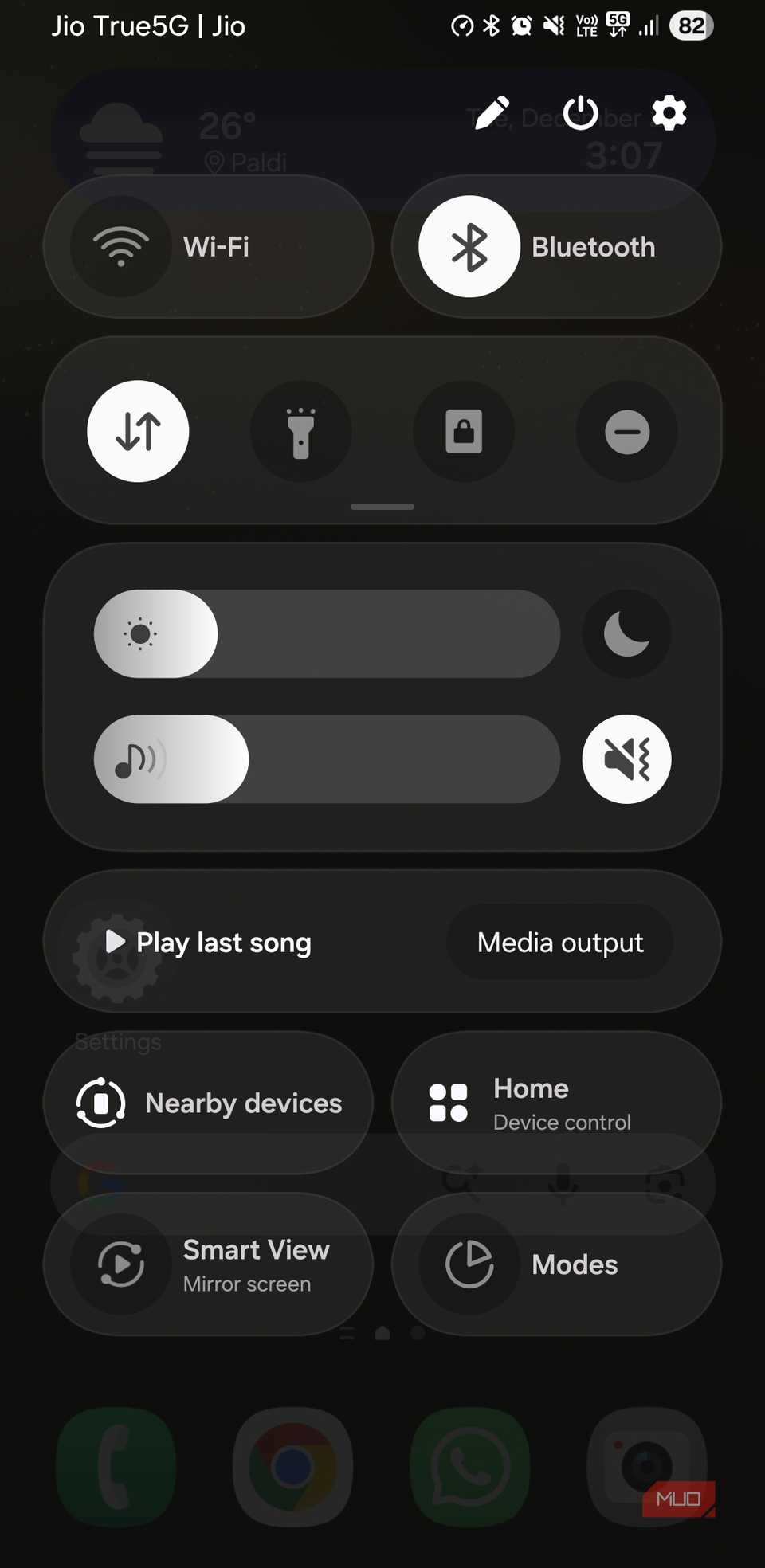 Quick setings panel on Samsung phone