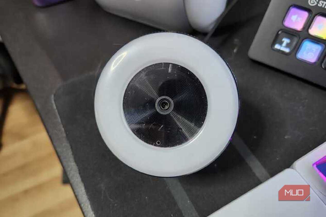 The Razer Kiyo Webcam with the Stream Deck Mini in the background
