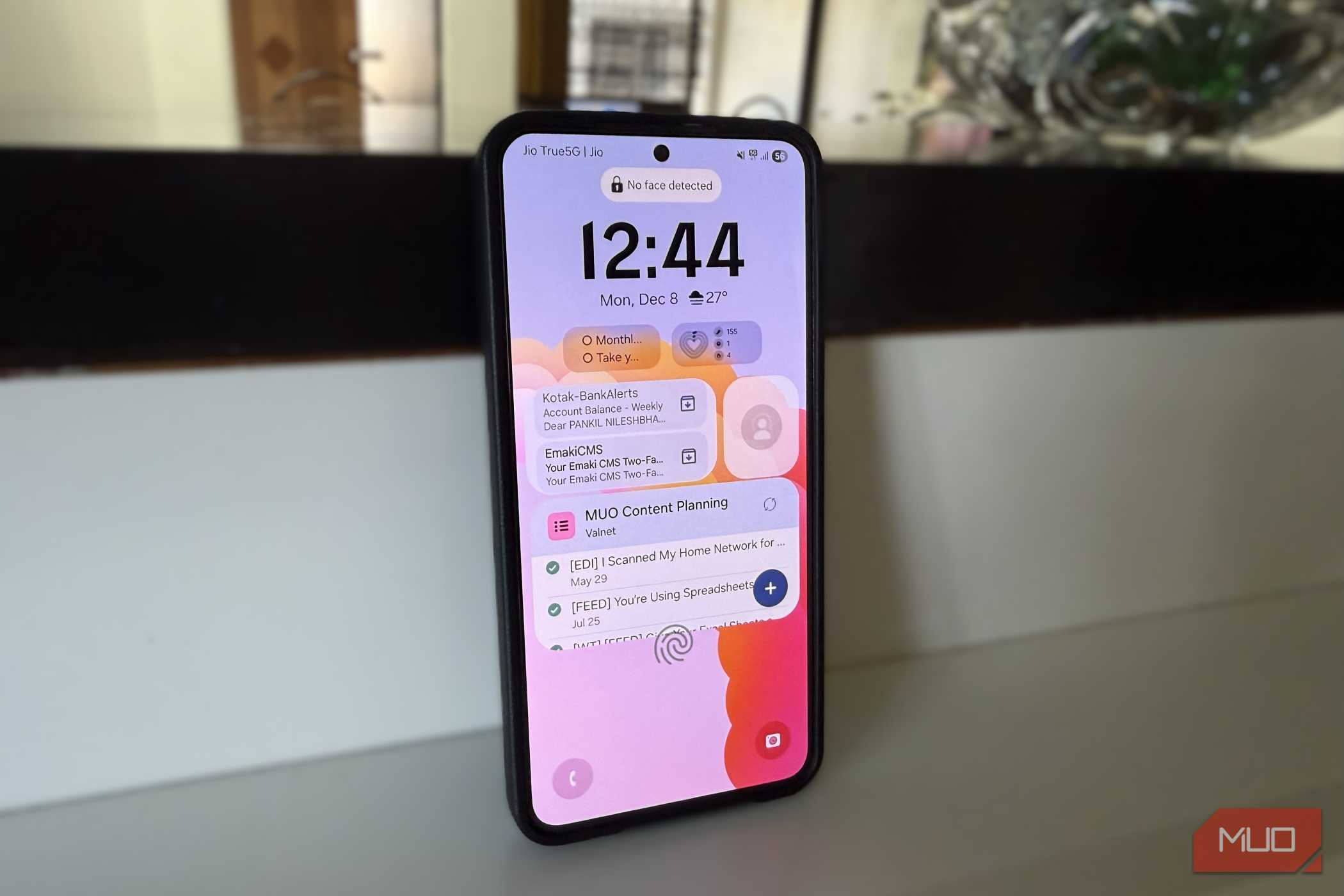 Samsung phone showing lock screen widgets