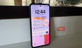 Samsung phone showing lock screen widgets